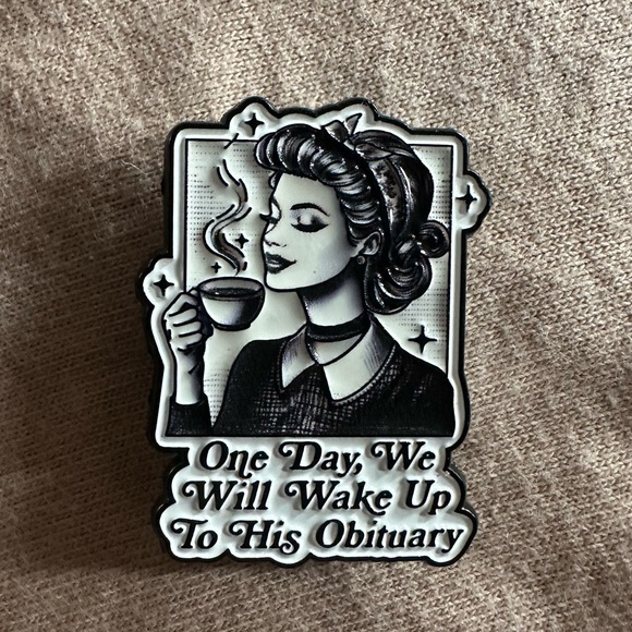 Black and White Retro Style Pin - Picture 2 of 3